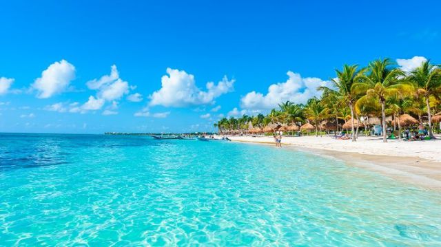 Isla Mujeres Beach perspective