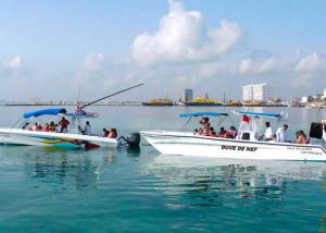 boats at cancun