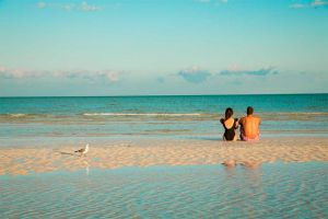 couple in holbox beach