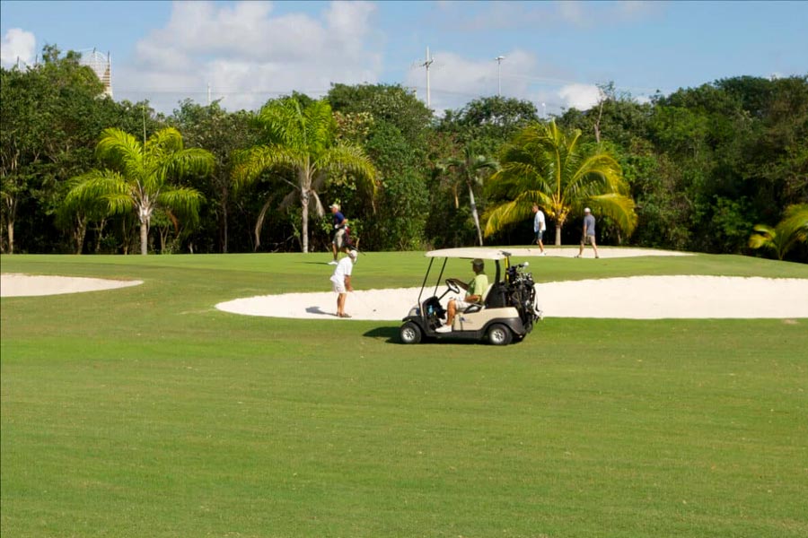 golf cart in puerto aventuras