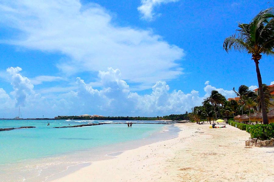 beach of puerto aventuras