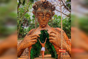 tulum gian sculpture selfiee