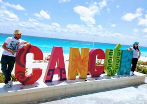 Cancún letter photobooth