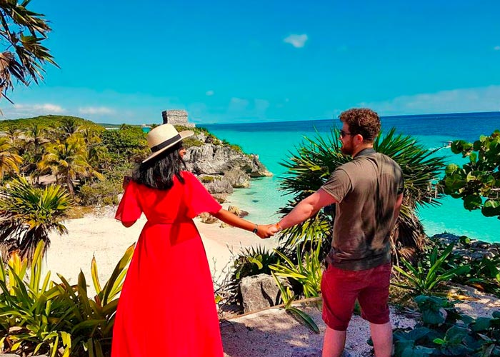 couple at tulum tours
